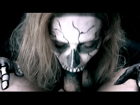 ❤️ Demoon meisie suig haan met haar swart mond en sluk cum. Fokvideo op af.tukifporno.ru